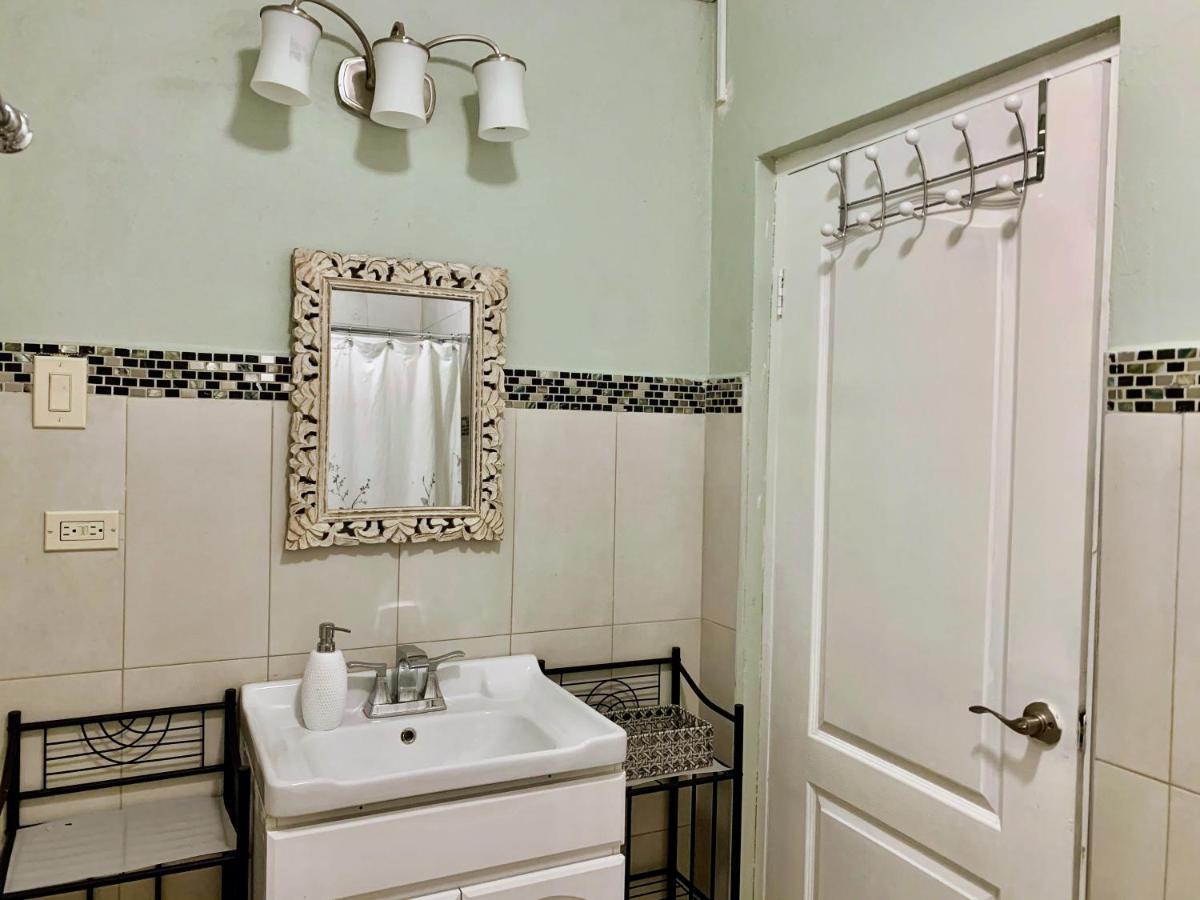 Bella Vista Villa Кингстън Екстериор снимка