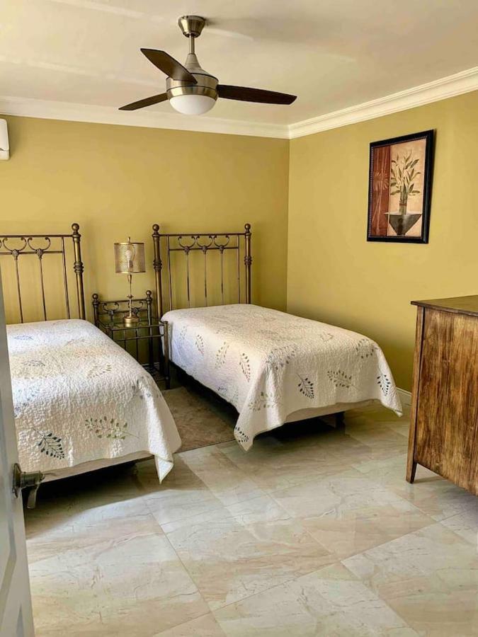 Bella Vista Villa Кингстън Екстериор снимка